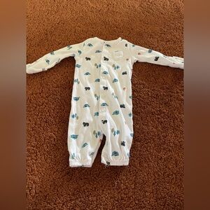 ‼️Mix and Match 3 items for $5‼️ Carter’s newborn button down pajamas